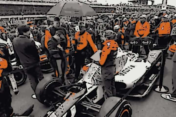 Indianapolis 500 começa a atrasar devido a...